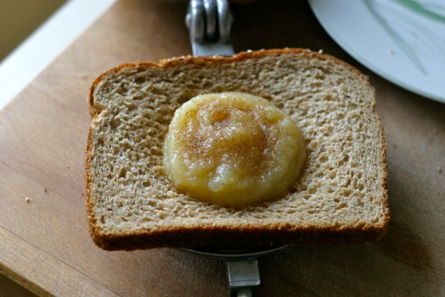 Apple Sauce Toas-Tite